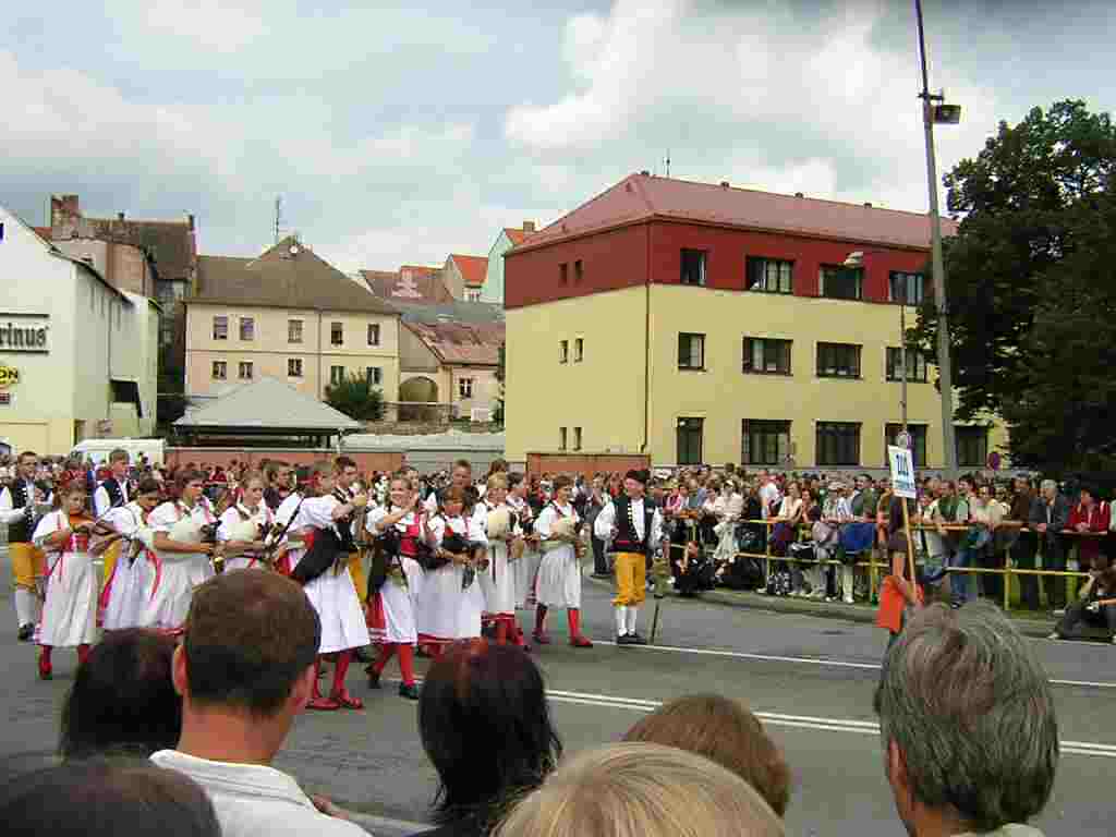 Youngsters on pipes, click to enlarge